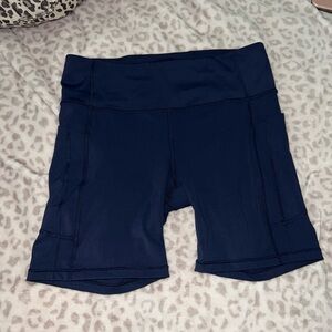 Athleta Ultimate Stash ll 7” Short